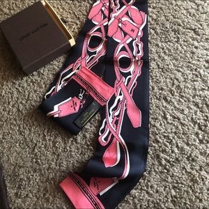 Black and pink bandeau